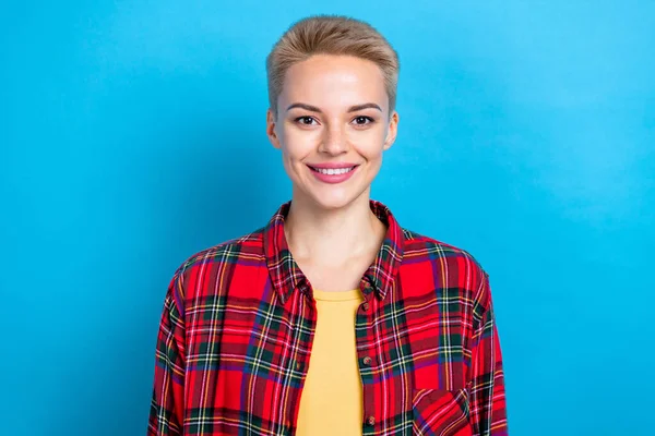 Photo Portrait Young Positive Lady Short Blonde Hairstyle Smiling Wear — Stock Photo, Image