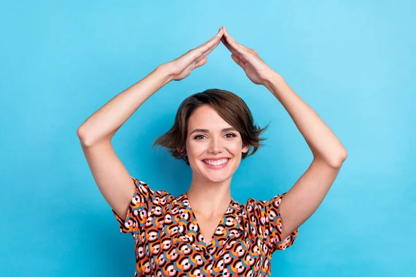 Photo Cute Cheerful Woman Wear Print Blouse Smiling Showing Arms — Stock Photo, Image