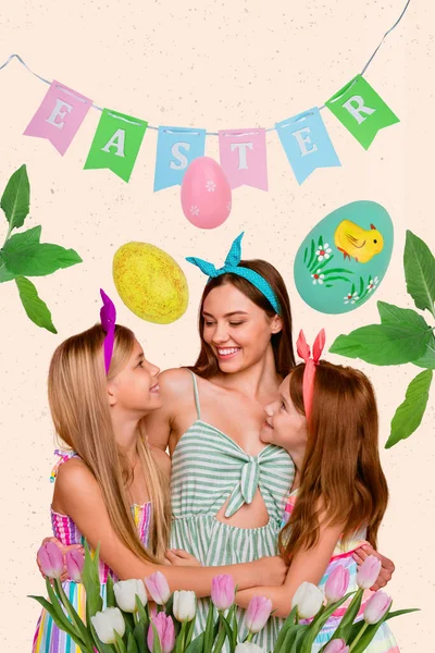Trzy Podekscytowane Sympatyczne Dziewczyny Starsza Siostra Dwoje Małych Rodzeństwa Przytulając — Zdjęcie stockowe