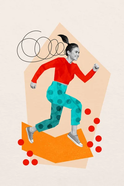 年轻女运动员穿着五颜六色的服装高速跑的富有创意的照片拼贴 以米色背景为背景的速递服务 — 图库照片