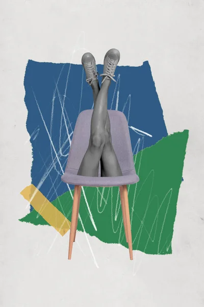 写真コラージュアートワーク最小限の画像の女性のセクシーなスリム脚成長居心地の良いアームチェア孤立した描画背景 — ストック写真