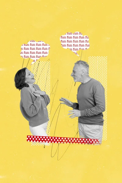 两个老年黑人白种人的垂直拼贴图像谈笑风生对话泡沫隔绝在黄色的创作背景下 — 图库照片