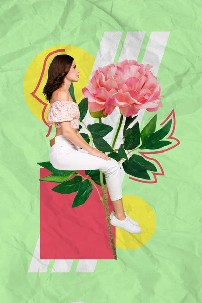 Вертикальне Колажне Зображення Мініатюрної Красивої Дівчини Величезна Свіжа Квітка Ізольована — стокове фото