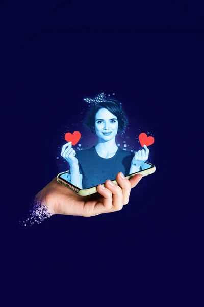 Dikey Kolaj Akıllı Telefon Hologram Pikselleri Projeksiyon Genç Kadın Kağıt — Stok fotoğraf