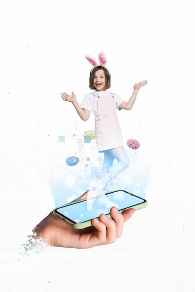 Küçük Bayan Hologramdan Paskalya Oyununa Internet Üzerinden Oynanan Yaratıcı Görüntü — Stok fotoğraf
