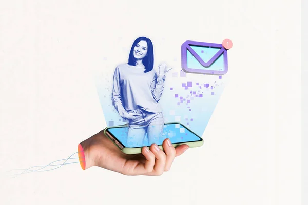 若い女性のコラージュ仮想アシスタントSiriアップルスマートフォンの画面ホログラム直接指収入メッセージスパムメールボックス白の背景に隔離 — ストック写真