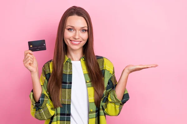 Photo Charming Positive Girl Arm Hold Debit Card Palm Demonstrate — Stock Photo, Image
