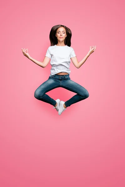Junge Brünette Frauen Die Yoga Praktizieren Schweben Der Luft Ruhige — Stockfoto