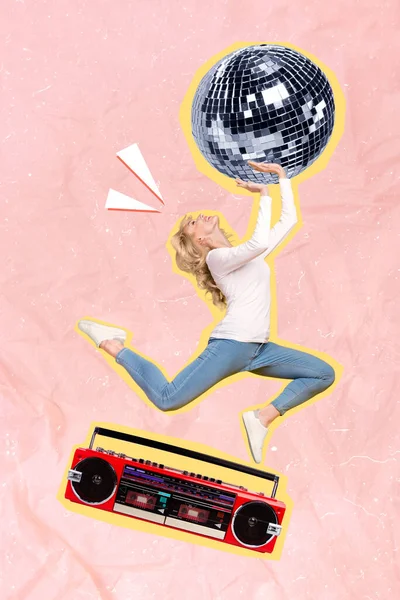Вертикальный Дизайн Коллажа Радостно Молодой Девушки Прыгать Провести Discoball Ночной — стоковое фото