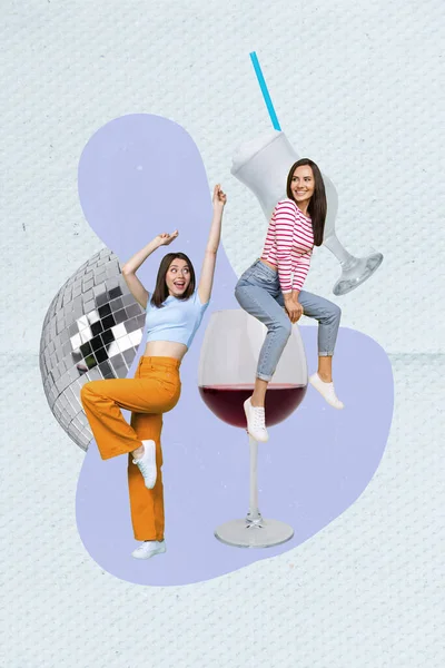 垂直コラージュ写真の二人の小さな興奮した女の子ダンス座って巨大なワイングラスカクテルディスコボール孤立した創造的な背景 — ストック写真