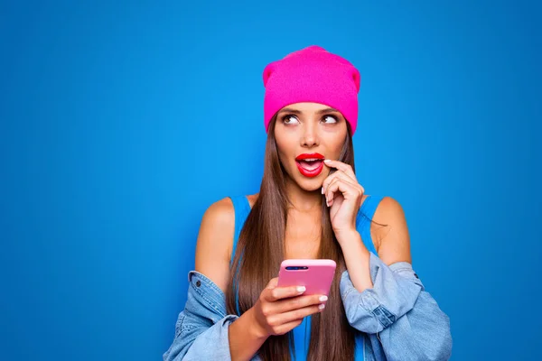 Oops I have bad memory Close up photo portrait of cute attractive pretty thoughtful minded lady looking up holding finger near mouth using telephone isolated pastel background.