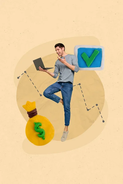 Verticale Collage Foto Van Mini Positieve Man Gebruik Netbook Geld — Stockfoto