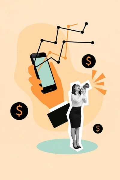 若い成功したビジネス女性は スマートフォンの便利な遠隔距離取引のためのニュース大声でメガホンの目新しさオンラインアプリを共有 — ストック写真