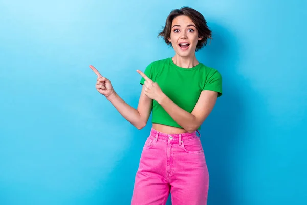 Photo Pretty Excited Woman Wear Green Shirt Open Mouth Showing — Stock Photo, Image