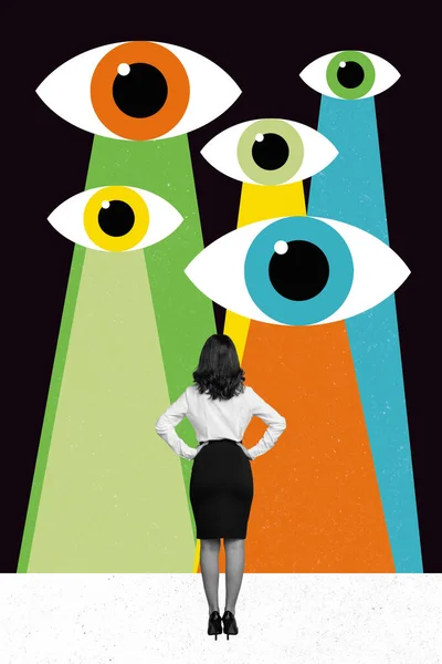 Вертикальный Коллаж Изображением Больших Глаз Наблюдающих Девушкой Шпионкой Черном Черном — стоковое фото