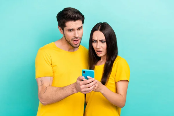 Foto Von Angst Unzufrieden Schlechte Stimmung Reaktion Blogger Junges Paar — Stockfoto