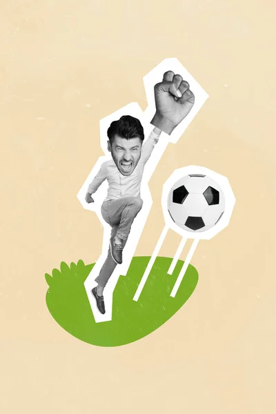 迷你兴奋的黑白效果男子腿踢足球的垂直拼贴图像在米色背景下凸起大臂拳头 — 图库照片