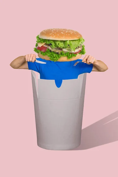 Κάθετη Δημιουργική Κολάζ Φωτογραφία Του Ακέφαλος Άνθρωπος Burger Αντί Για — Φωτογραφία Αρχείου
