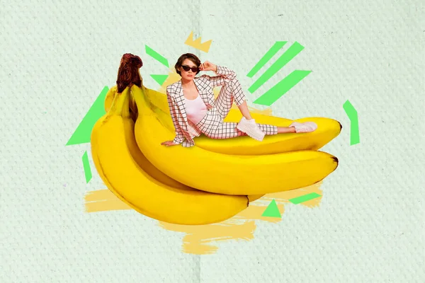 Фотографія Поп Колаж Смішна Крута Бізнес Леді Сидить Великому Банановому — стокове фото