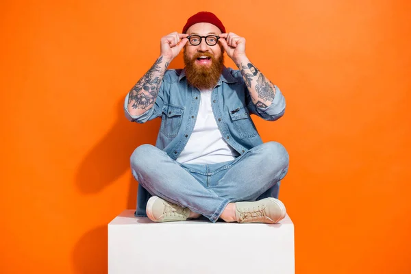 Photo Positive Guy Impressed Incredible Shopping Promotion Touch His Specs — Stock Photo, Image