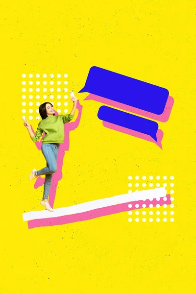 青少年自拍干部垂直海报拼贴用黄色背景隔离手机在线对话收入信息 — 图库照片