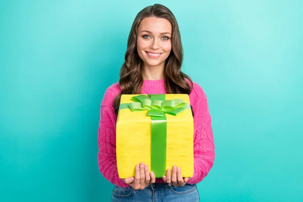 Photo Cheerful Positive Girl Wear Pink Sweater Smiling Holding Big — Stock Photo, Image