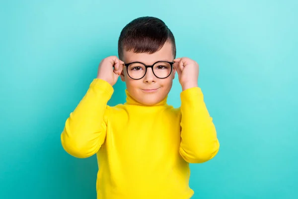 Porträtt Smart Elev Pojke Lilla Geni Bära Nya Optiker Glasögon — Stockfoto