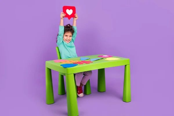 Foto Voller Länge Von Süß Aufgeregt Kleine Kind Tragen Türkisfarbenes — Stockfoto