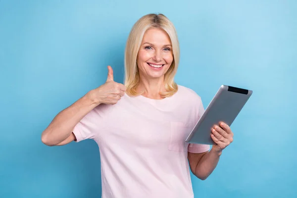Photo Good Mood Positive Person Dressed White Shirt Hold Tablet — Stock Photo, Image