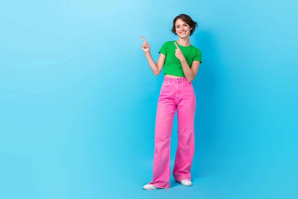 Full Length Foto Del Modello Indossare Verde Shirt Rosa Pantaloni — Foto Stock