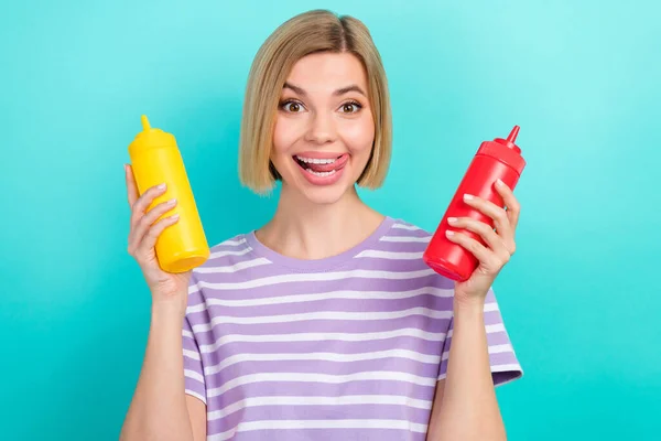 Retrato Mujer Buen Humor Positivo Con Peinado Elegante Rayas Camiseta —  Fotos de Stock