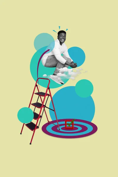 興奮した黒のガンマ男の垂直コラージュ画像は はしごジャンプダーツボードターゲットチェックマークアイコンが描かれた背景に隔離された — ストック写真