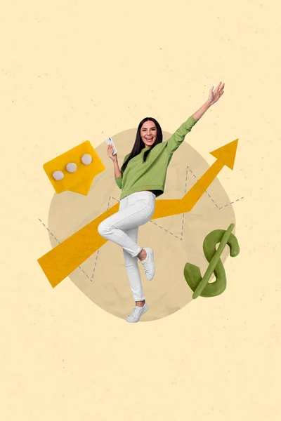 若い女性ビジネスコンサルタントの垂直創造的な複合コラージュ黄色の背景に孤立給与所得矢印グラフ利益を上げる — ストック写真