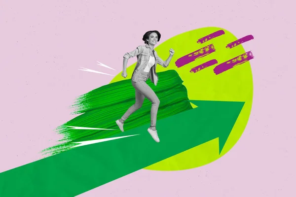 끈기있는 아가씨가 화살을 발사하는 회사로 빠르게 달리는 포스터 — 스톡 사진