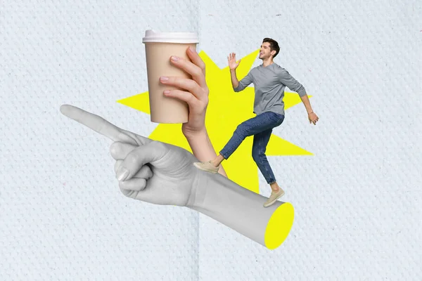 Креативный Коллаж Молодого Парня Бегущего Большой Чашкой Кофе Брейка Рекламирующего — стоковое фото