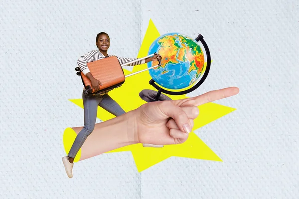 Kreative Collage Von Jungen Flippigen Mädchen Reisegepäck Riesigen Fingerzeig Neue — Stockfoto