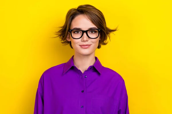 Foto Joven Economista Comercializadora Dama Usar Camisa Formal Violeta Gafas — Foto de Stock