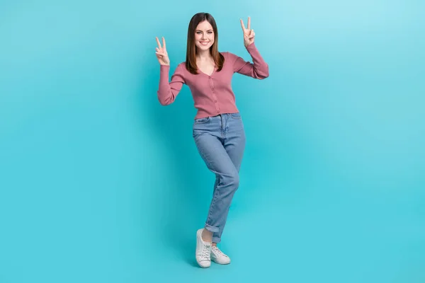 Foto Comprimento Total Mulher Sorridente Feliz Usar Camisa Rosa Jeans — Fotografia de Stock