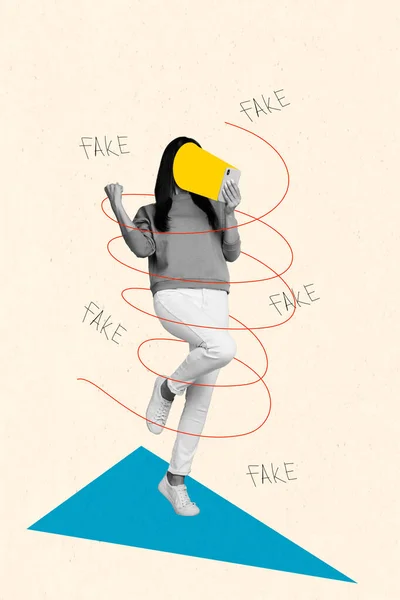 黑白效果的纵向抽象拼贴兴奋的女孩举起拳头用智能手机吸收脑袋庆祝在创作背景上被孤立的假象 — 图库照片