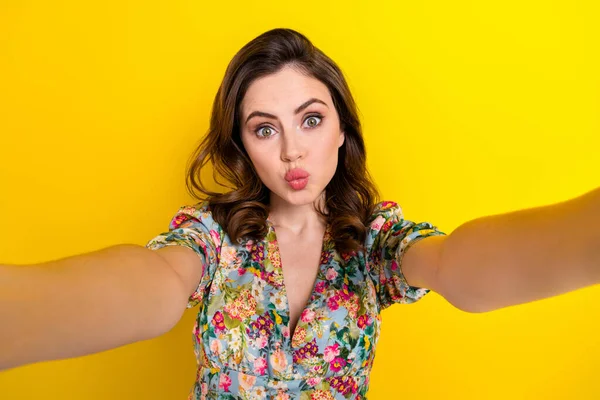 Porträt Von Entzückenden Süße Dame Aufnahme Video Auf Selfie Foto — Stockfoto