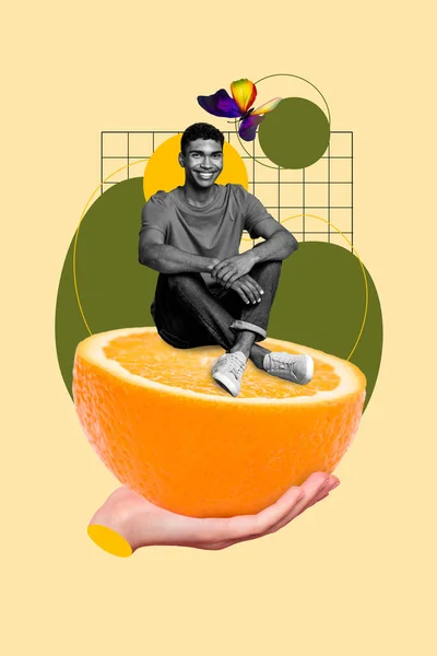 Kolaż Młody Człowiek Pozytywny Siedzi Pół Świeży Sok Organiczny Pomarańczowy — Zdjęcie stockowe