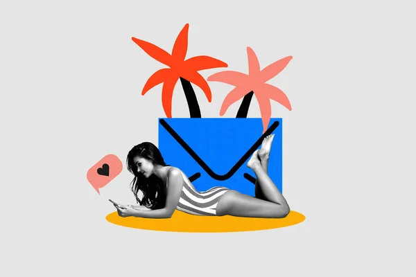 用智能手机日光浴收到的有创意的黑白迷人女孩泳衣拼贴图片就像大消息通知棕榈树 — 图库照片