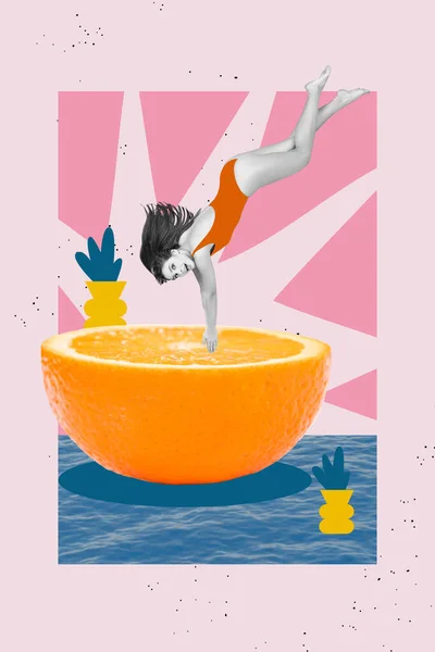 离奇兴奋的黑色白色伽玛迷你女孩跳水跳出具有创意背景的巨大橙色果水的垂直拼贴图像 — 图库照片
