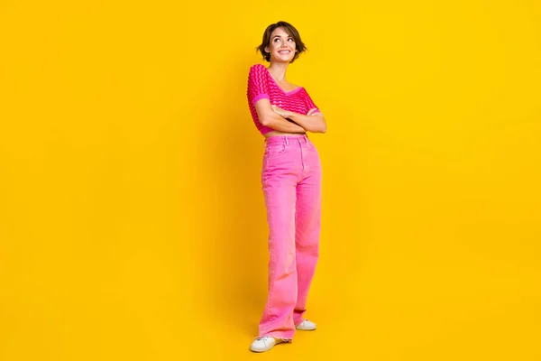 Full Size Foto Piacevole Ragazza Indossare Maglia Top Pantaloni Rosa — Foto Stock