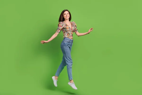 Perfil Tamaño Completo Retrato Alegre Chica Emocionada Saltando Tienen Buen — Foto de Stock