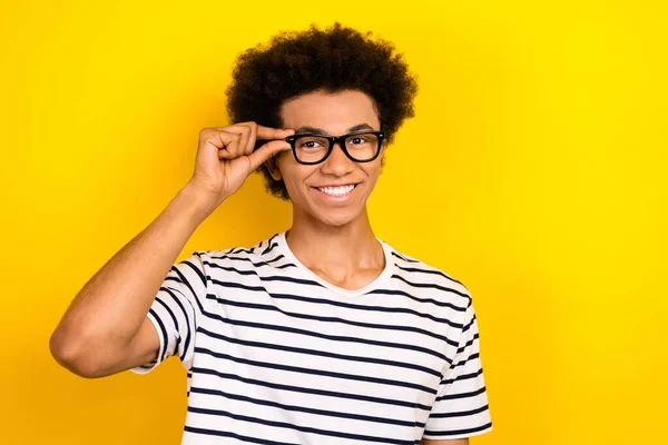 Foto Ung Optimistisk Student Man Bära Randig Shirt Touch Glasögon — Stockfoto