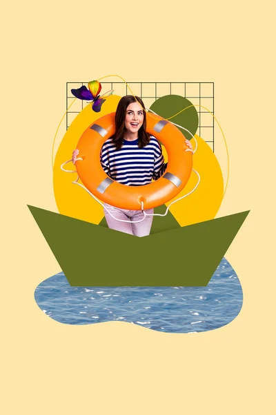 年轻而时髦的女孩穿着救生圈游泳的创意拼贴设计图 在格子布背景下被隔离的纸船海上探险 — 图库照片