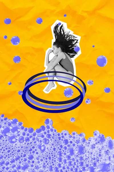 Kolorowy Rysunek Zdjęcie Kolaż Młoda Dziewczyna Skacząc Fioletowych Pęcherzyków Wody — Zdjęcie stockowe