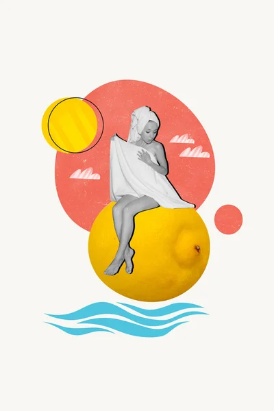 照片拼贴年轻女孩在游泳池后坐在巨大的柠檬柑橘类维生素包裹的毛巾上 夏天与白色背景隔离 — 图库照片