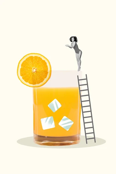 ホワイトカラー3D画像テンプレートポスターコラージュの狂気の女の子スイマージャンプダウン大きな大きなガラスカップおいしいオレンジジューススムージー — ストック写真